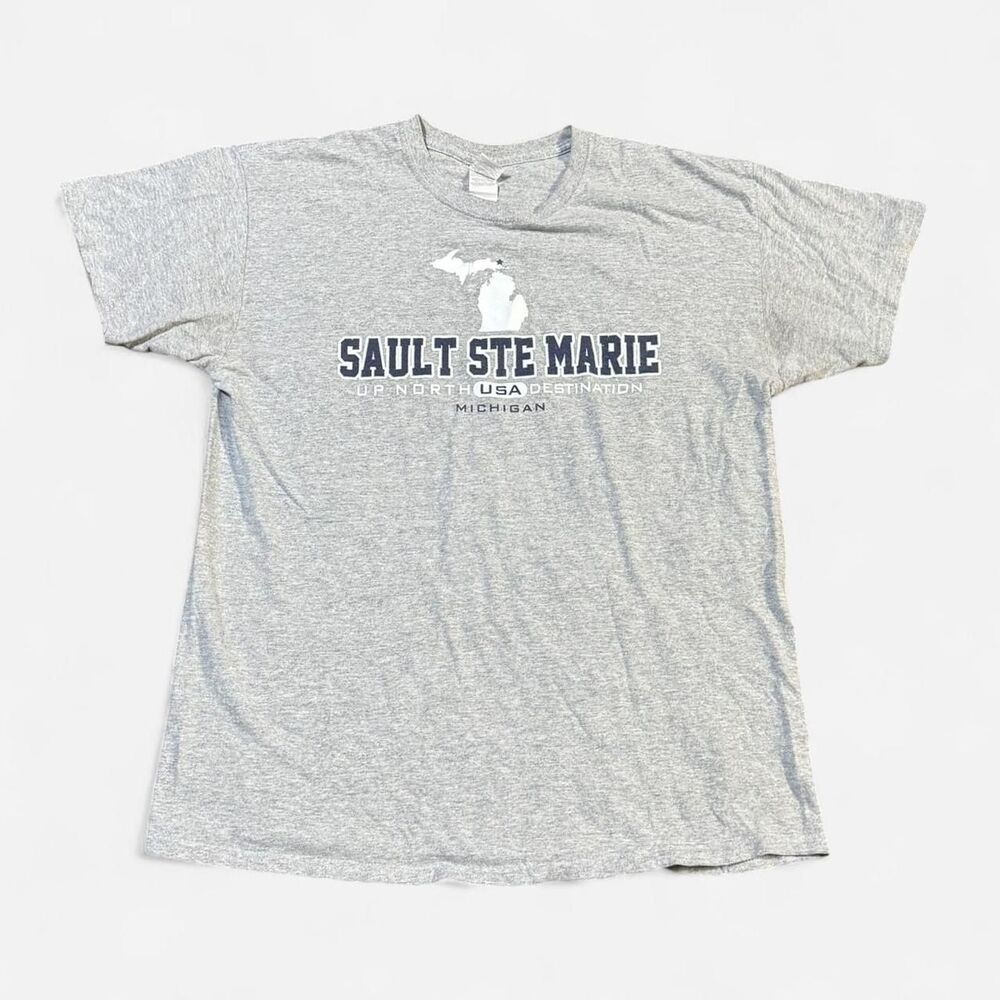 Gildan white sault ste Marie Large size(width 21in, length 26in) graphic T-shirt